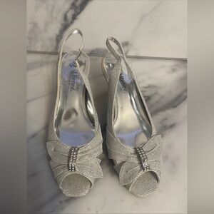 J Renee Heels Slader Dance Fabric Shimmery Sliver Kitten Heels Sling Back 6.5M